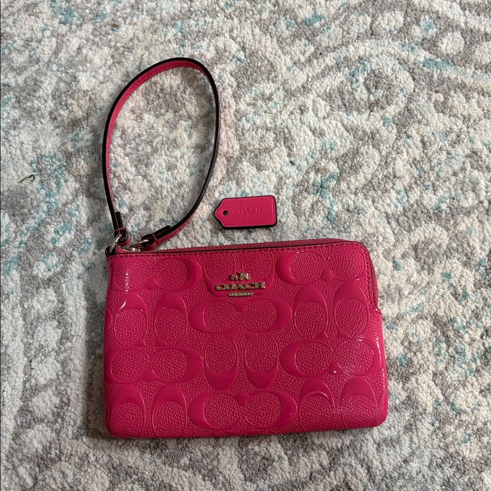 Coach • Corner Zip Wristlet Signature Leather in Pink - Picture 4 of 5